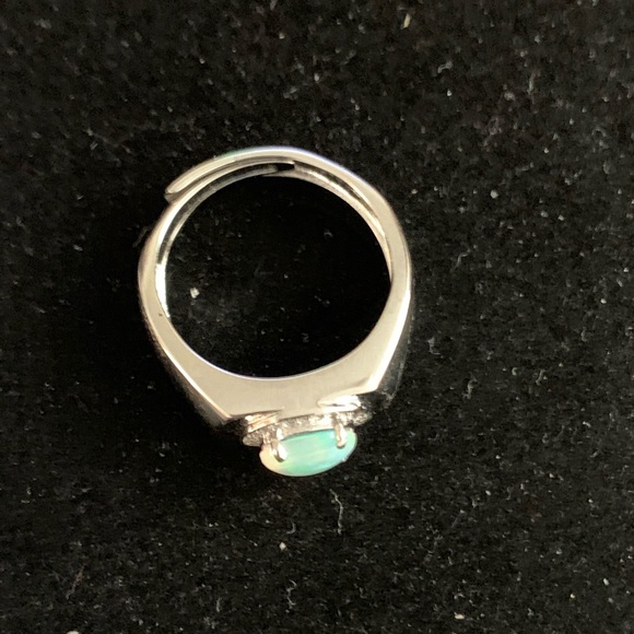 Ring - Picture 3 of 4